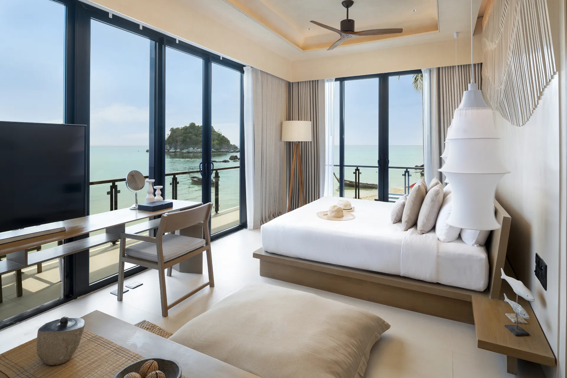 Panoramic Suite Seaview with Bathtub